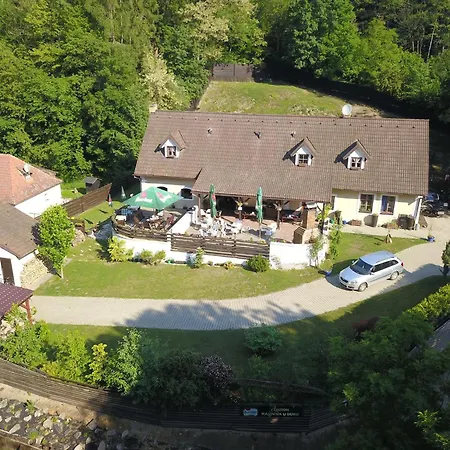 Hajovna U Dubu Gæstehus Karlštejn